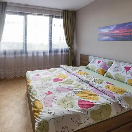 Sunny Apartment *