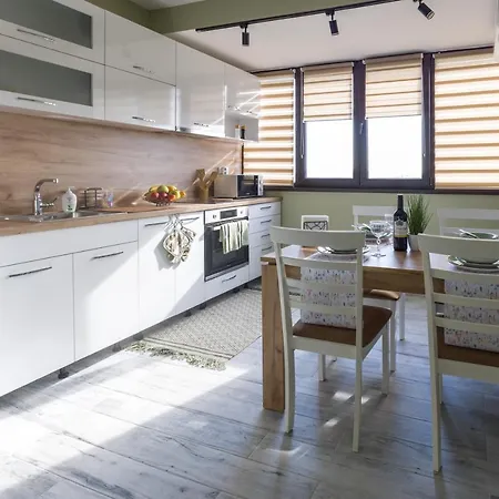 Sunny Apartment *
